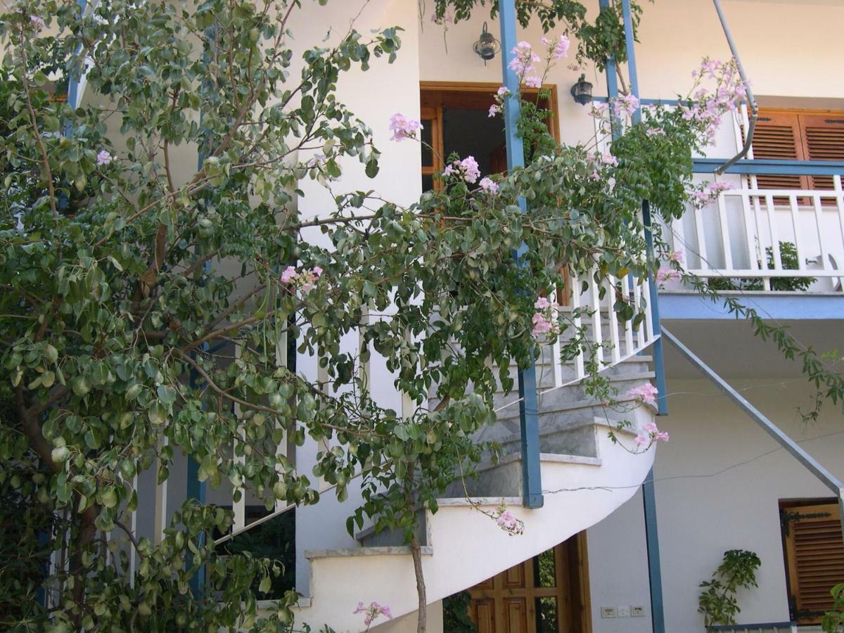 Seaview- 2 Space - Selfcatering Apartment - Helen No 3 Xiropigado Exterior photo